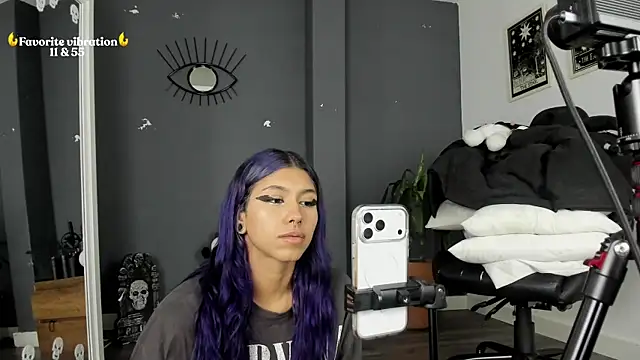 Raven Witch  online show from June 25, 2026, 5:39 pm
