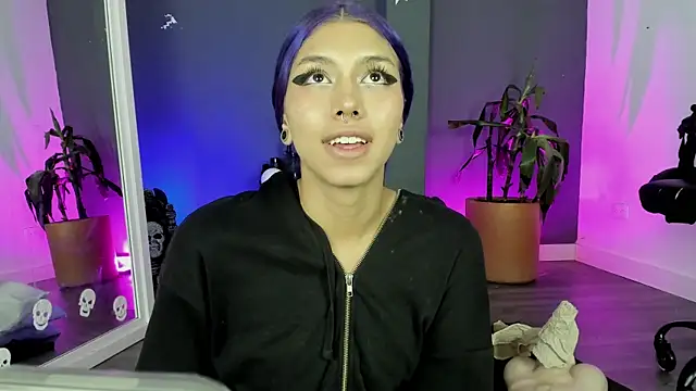Raven Witch  online show from August 3, 2026, 5:27 pm