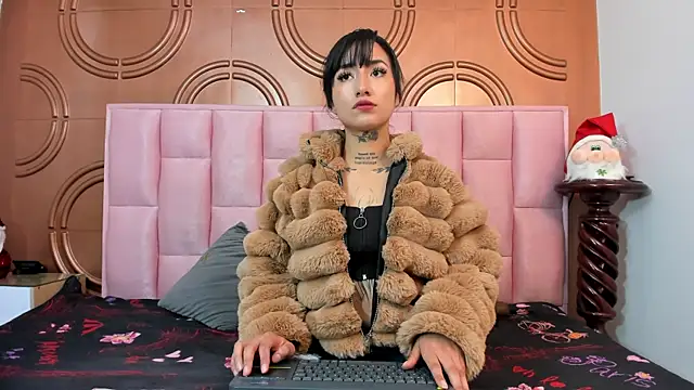 emmily keller19 online show from January 9, 2025, 1:24 pm