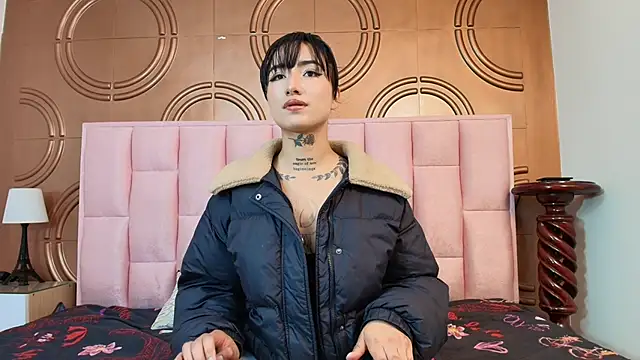 emmily keller19 online show from September 19, 2025, 1:23 pm