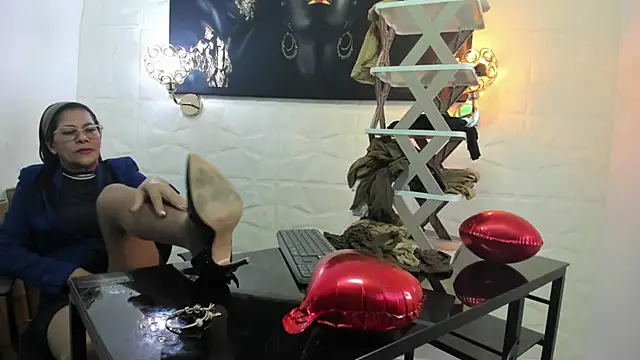 miss lucero1 online show from February 15, 2025, 3:20 am