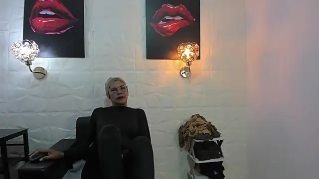 miss lucero1 online show from February 27, 2025, 7:04 pm