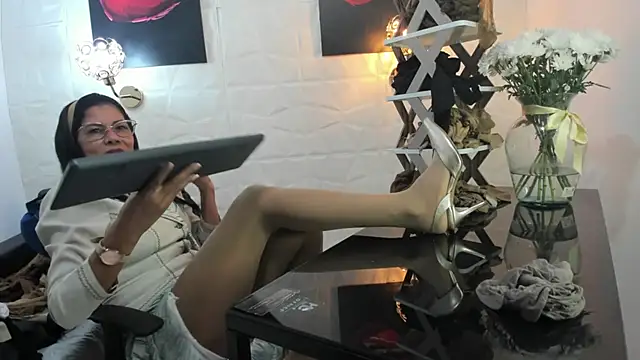 miss lucero1 online show from March 4, 2025, 7:32 pm