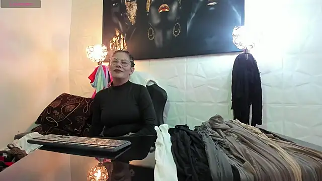 miss lucero1 online show from October 21, 2025, 1:39 am