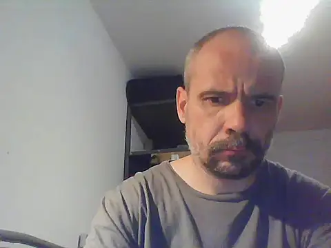 Snapshot of Franc113 chatting on December 17, 2025, 4:24 pm Franc113 online show from December 17, 2025, 4:24 pm