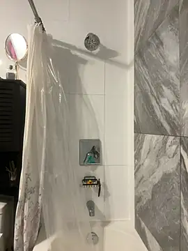 Snapshot of GingerSnap33 chatting on December 29, 2024, 12:09 am GingerSnap33 online show from December 29, 2024, 12:09 am