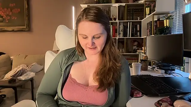 Snapshot of GingerSnap33 chatting on January 12, 2025, 12:18 am GingerSnap33 online show from January 12, 2025, 12:18 am