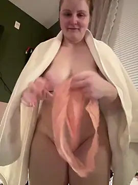 Snapshot of GingerSnap33 chatting on January 28, 2025, 6:49 am GingerSnap33 online show from January 28, 2025, 6:49 am