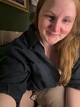 Snapshot of GingerSnap33 chatting on February 11, 2025, 6:40 am GingerSnap33 online show from February 11, 2025, 6:40 am