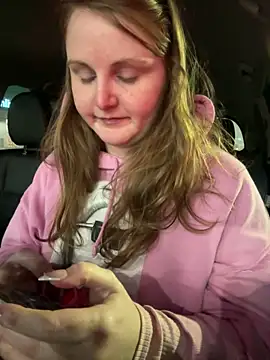 Snapshot of GingerSnap33 chatting on February 14, 2025, 3:33 am GingerSnap33 online show from February 14, 2025, 3:33 am