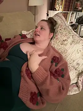 Snapshot of GingerSnap33 chatting on March 7, 2025, 3:51 am GingerSnap33 online show from March 7, 2025, 3:51 am