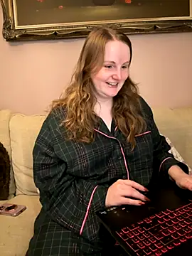 Snapshot of GingerSnap33 chatting on November 2, 2025, 2:25 am GingerSnap33 online show from November 2, 2025, 2:25 am