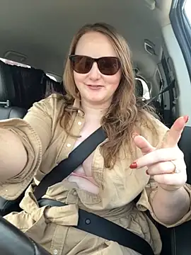 Snapshot of GingerSnap33 chatting on November 2, 2025, 6:10 pm GingerSnap33 online show from November 2, 2025, 6:10 pm