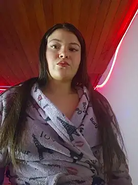 juli05star20 online show from May 17, 2026, 9:11 pm
