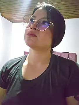 juli05star20 online show from May 20, 2026, 7:53 pm