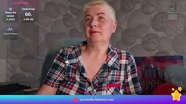 NicoleOlla online show from May 1, 2026, 11:53 pm