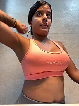 Snapshot of EmelyRogers chatting on October 6, 2025, 5:32 pm EmelyRogers online show from October 6, 2025, 5:32 pm