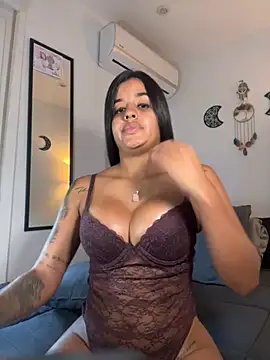 EmelyRogers online show from October 20, 2025, 5:02 pm