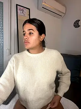 EmelyRogers online show from November 17, 2025, 4:35 pm