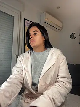 Snapshot of EmelyRogers chatting on November 20, 2025, 7:57 pm EmelyRogers online show from November 20, 2025, 7:57 pm