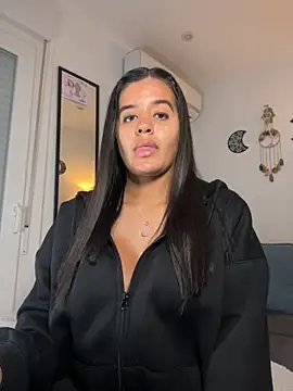 EmelyRogers online show from November 21, 2025, 6:06 pm