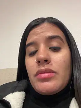 Snapshot of EmelyRogers chatting on December 19, 2025, 8:27 pm EmelyRogers online show from December 19, 2025, 8:27 pm