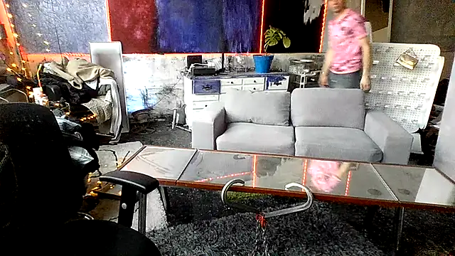 RoomBlueWhite online show from April 8, 2026, 11:21 am