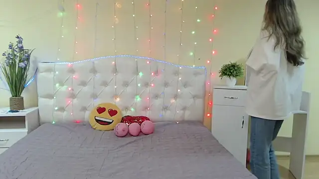 TinaRedly online show from January 28, 2025, 12:57 am