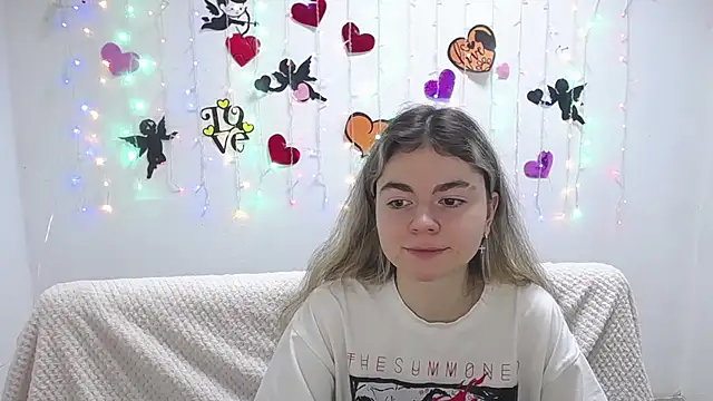 TinaRedly online show from February 20, 2025, 1:08 pm