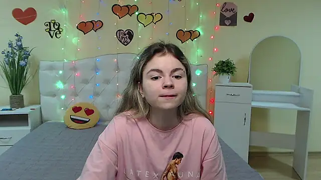 TinaRedly online show from March 5, 2025, 10:10 pm