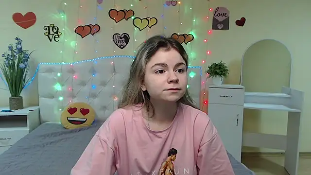 TinaRedly online show from March 6, 2025, 2:09 am