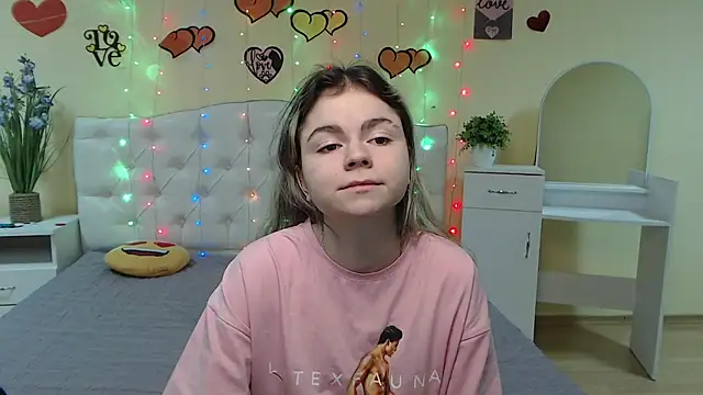 TinaRedly online show from March 8, 2025, 1:03 pm