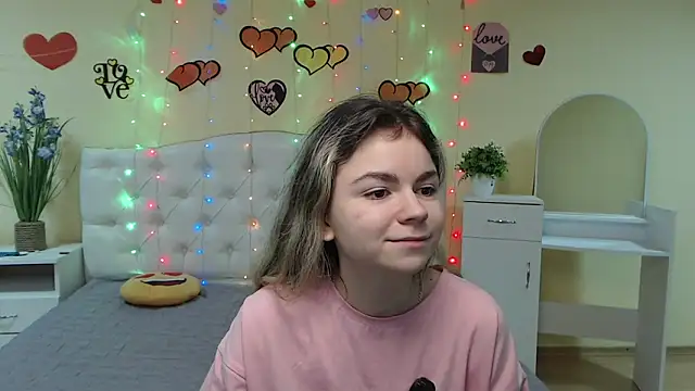 TinaRedly online show from March 8, 2025, 4:06 pm