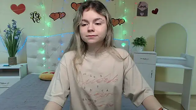 TinaRedly online show from March 13, 2025, 4:05 am