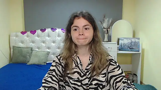 TinaRedly online show from September 19, 2025, 5:24 pm