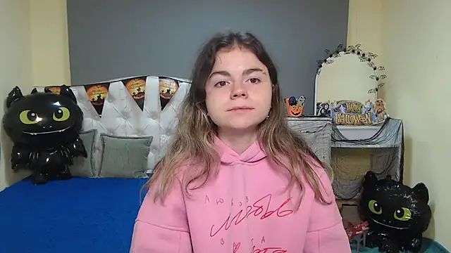 TinaRedly online show from October 28, 2025, 6:43 pm