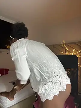 kellya  online show from September 21, 2025, 10:33 pm