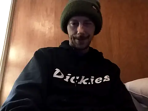 Snapshot of elmerfuddin87 chatting on December 3, 2025, 3:47 am elmerfuddin87 online show from December 3, 2025, 3:47 am