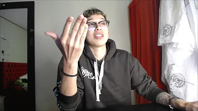 Snapshot of _Thomas_hot_ chatting on December 23, 2024, 5:54 pm Thomas hot online show from December 23, 2024, 5:54 pm