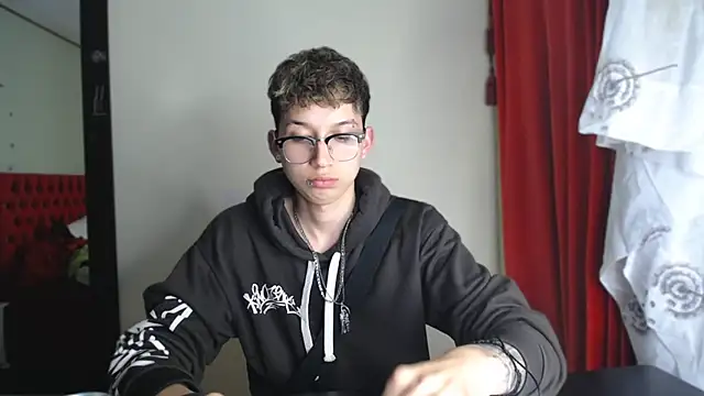 Snapshot of _Thomas_hot_ chatting on December 24, 2024, 2:10 am Thomas hot online show from December 24, 2024, 2:10 am