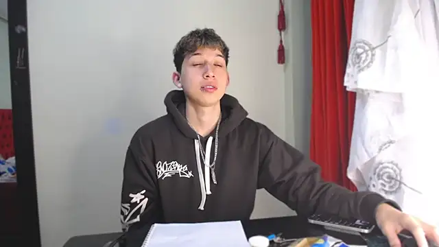 Snapshot of _Thomas_hot_ chatting on December 29, 2024, 7:00 pm Thomas hot online show from December 29, 2024, 7:00 pm