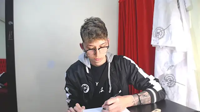 Snapshot of _Thomas_hot_ chatting on January 3, 2025, 5:42 pm Thomas hot online show from January 3, 2025, 5:42 pm