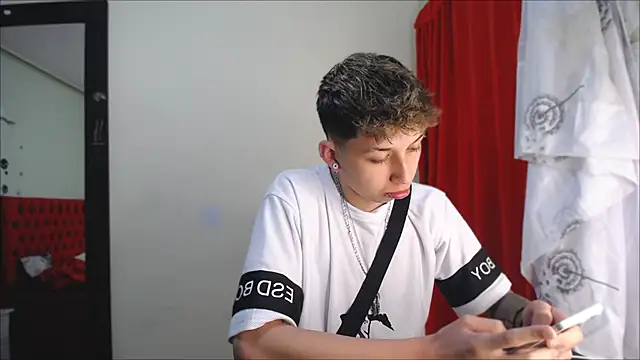 Snapshot of _Thomas_hot_ chatting on January 7, 2025, 3:35 am Thomas hot online show from January 7, 2025, 3:35 am