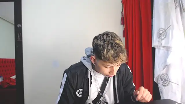 Snapshot of _Thomas_hot_ chatting on January 8, 2025, 5:59 am Thomas hot online show from January 8, 2025, 5:59 am