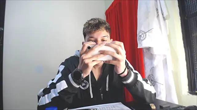 Snapshot of _Thomas_hot_ chatting on January 12, 2025, 1:11 am Thomas hot online show from January 12, 2025, 1:11 am