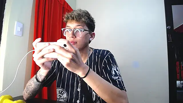 Snapshot of _Thomas_hot_ chatting on January 30, 2025, 3:29 pm Thomas hot online show from January 30, 2025, 3:29 pm