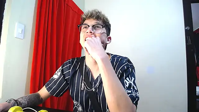 Snapshot of _Thomas_hot_ chatting on January 30, 2025, 7:04 pm Thomas hot online show from January 30, 2025, 7:04 pm