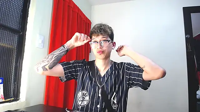 Snapshot of _Thomas_hot_ chatting on February 4, 2025, 3:15 pm Thomas hot online show from February 4, 2025, 3:15 pm