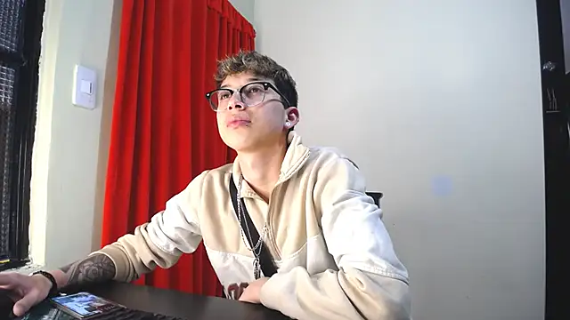 Snapshot of _Thomas_hot_ chatting on February 5, 2025, 7:42 pm Thomas hot online show from February 5, 2025, 7:42 pm