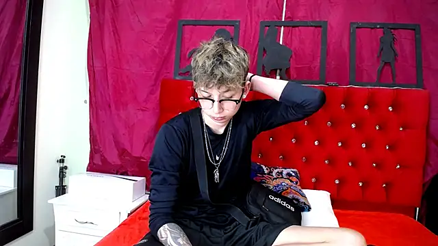 Snapshot of _Thomas_hot_ chatting on February 16, 2025, 12:19 am Thomas hot online show from February 16, 2025, 12:19 am